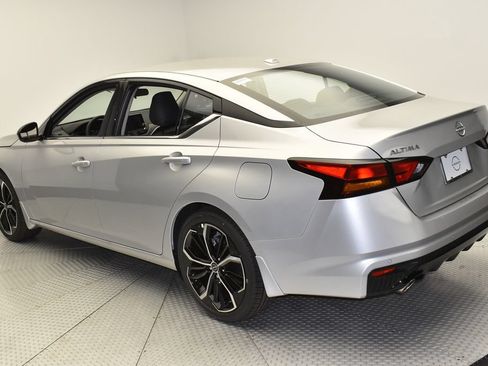 Used 2025 Nissan Altima 2.5 SR FWD image 7
