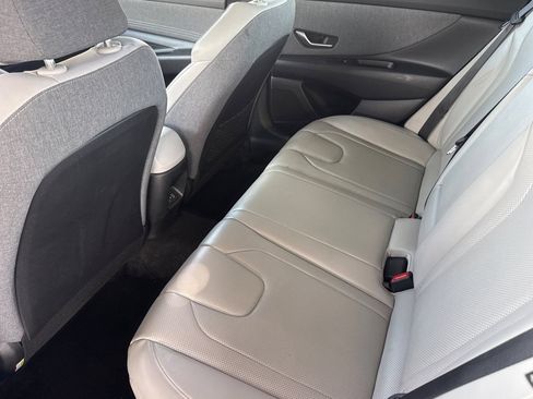 Used 2025 Hyundai Elantra Limited FWD image 6