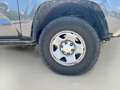 Used 2022 Toyota Tacoma SR AWD/4WD image 9