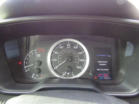 Used 2022 Toyota Corolla LE image 24