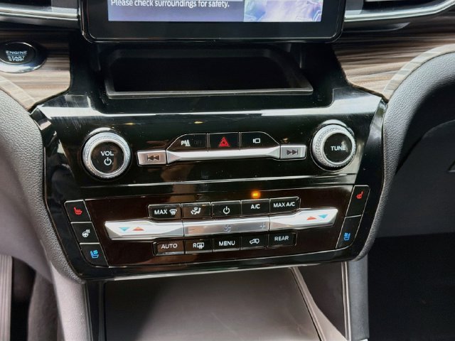 Used 2022 Ford Explorer Limited w/ Equipment Group 301A RWD image 16