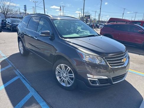 Used 2015 Chevrolet Traverse LT w/ Style and Technology Package image 3