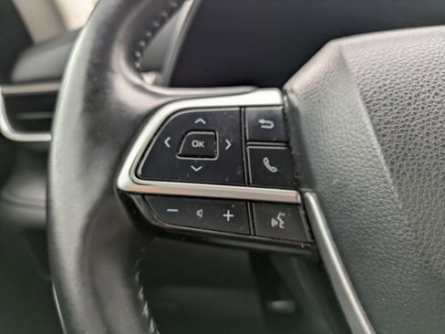 Used 2023 Toyota Highlander L image 26