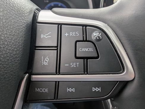 Used 2023 Toyota Highlander Limited AWD/4WD image 31