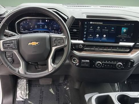 Used 2025 Chevrolet Silverado 2500 LT w/ Convenience Package AWD/4WD image 11