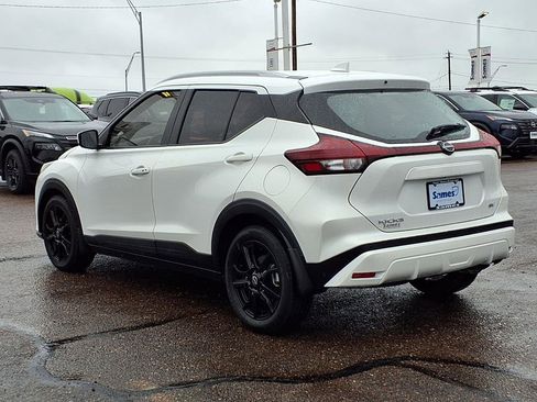 Used 2023 Nissan Kicks SV FWD image 6