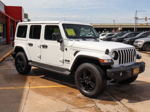 Used 2021 Jeep Wrangler Unlimited Sahara image 4