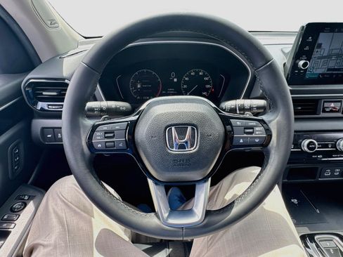 Used 2024 Honda Pilot Touring image 11