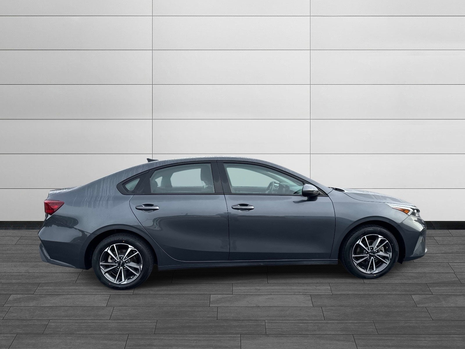 Used 2023 Kia Forte LXS FWD image 2