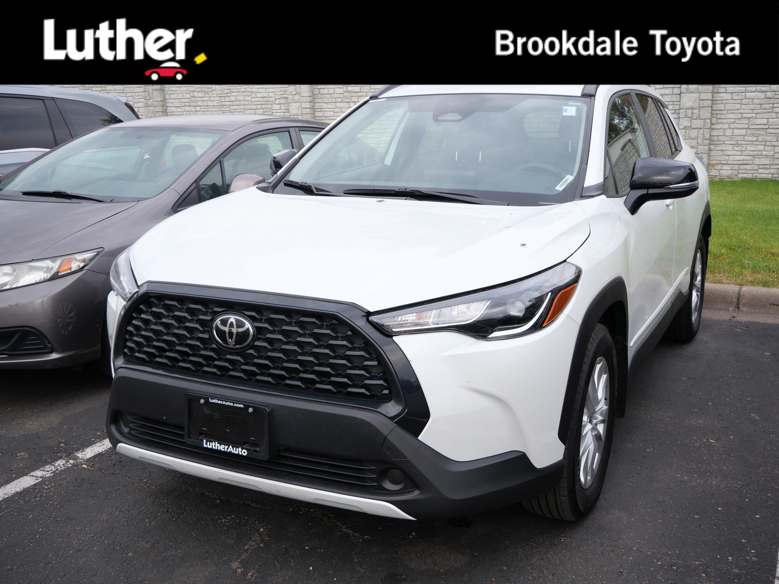 Used 2025 Toyota Corolla Cross LE AWD/4WD image 1