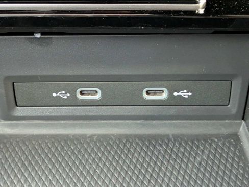 Used 2024 Volkswagen Atlas Cross Sport SE image 31