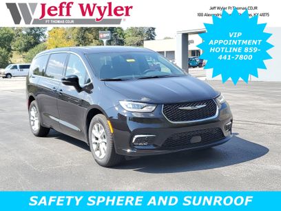 New 2026 Chrysler Pacifica Select