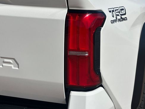 New 2026 Toyota Tacoma TRD Off-Road w/ TRD Off Road Upgrade Package AWD/4WD image 31