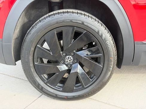Used 2024 Volkswagen Atlas Cross Sport SE image 7