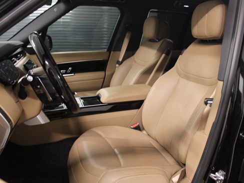 Used 2025 Land Rover Range Rover SE AWD/4WD image 5