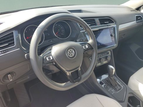 Used 2021 Volkswagen Tiguan SE image 14