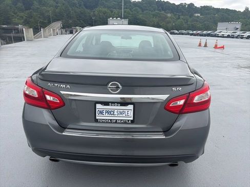 Used 2016 Nissan Altima 2.5 SR w/ Interior Lighting Package FWD image 4