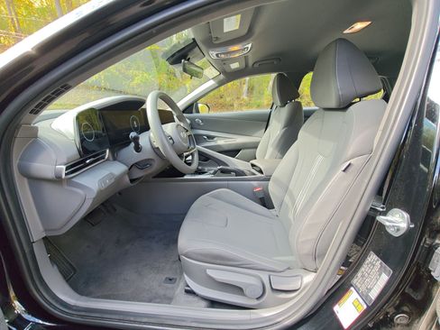 Used 2024 Hyundai Elantra SEL image 5