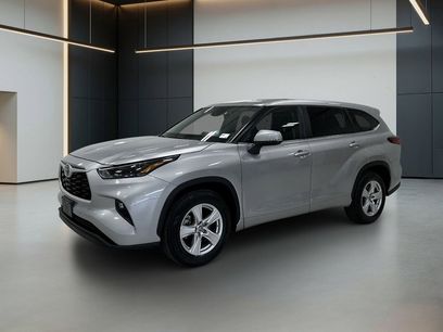 Used 2023 Toyota Highlander LE