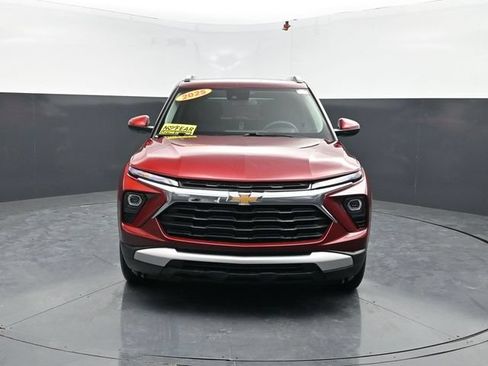 Used 2025 Chevrolet TrailBlazer LT w/ Driver Confidence Package AWD/4WD image 2