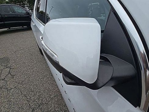 Used 2023 Chevrolet Traverse LT image 57