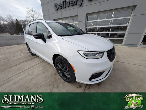 New 2026 Chrysler Pacifica Select w/ S Appearance Package image 1