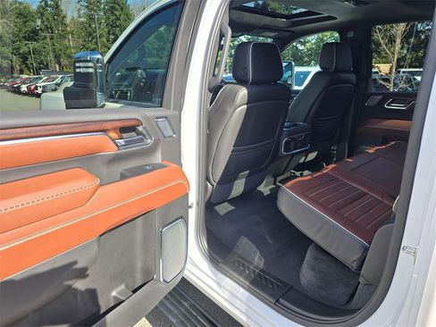 Used 2024 GMC Sierra 3500 Denali Ultimate image 17