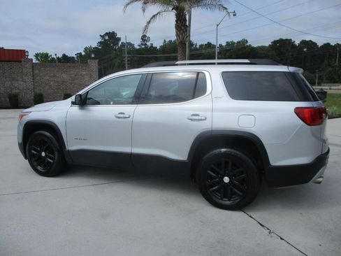 Used 2017 GMC Acadia SLT FWD image 2