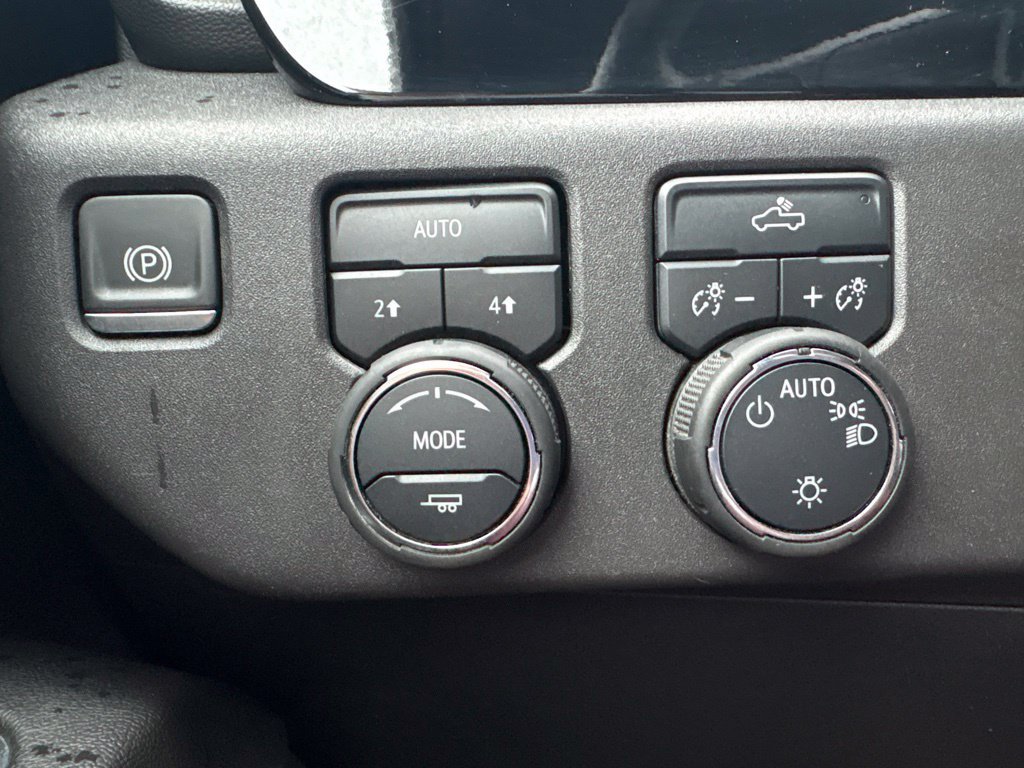Used 2025 Chevrolet Silverado 1500 LT AWD/4WD image 19