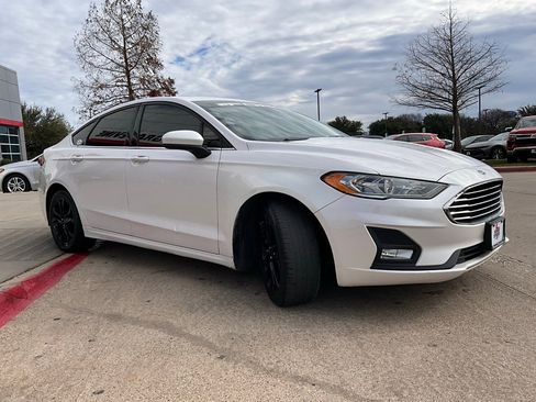 Used 2019 Ford Fusion SE w/ Equipment Group 151A image 4