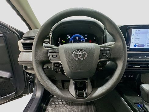 Used 2025 Toyota Camry LE FWD image 11
