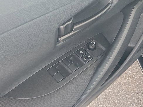 Used 2025 Toyota Corolla LE image 26