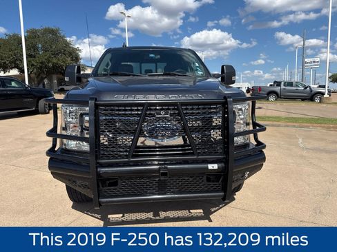 Used 2019 Ford F250 Lariat w/ Lariat Value Package AWD/4WD image 2
