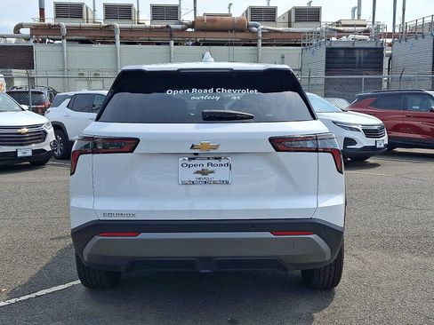 Used 2026 Chevrolet Equinox LT FWD image 5