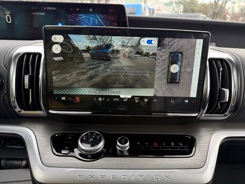 New 2025 Ford Expedition Max Platinum w/ Driver's Package image 23