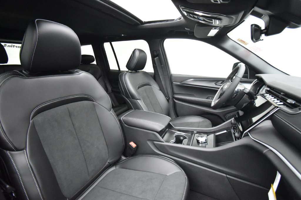 New 2027 Jeep Grand Cherokee Laredo X AWD/4WD image 16
