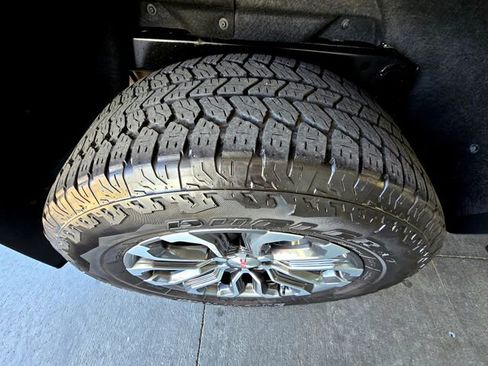 Used 2023 GMC Canyon Denali image 31