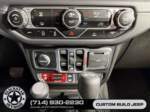 Used 2025 Jeep Wrangler Unlimited Rubicon AWD/4WD image 22