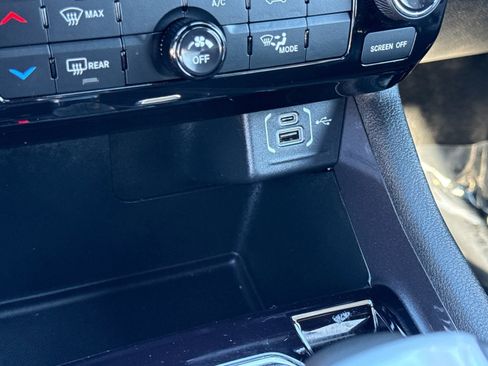 Used 2025 Jeep Compass Latitude image 25