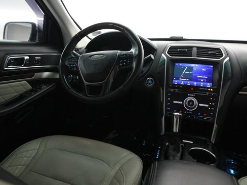 Used 2018 Ford Explorer Platinum AWD/4WD image 10