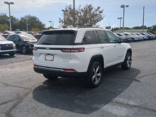 Used 2025 Jeep Grand Cherokee Limited RWD image 6