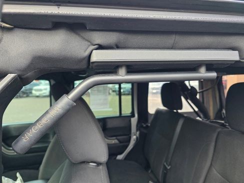 Used 2018 Jeep Wrangler Unlimited Sport w/ Connectivity Group image 18