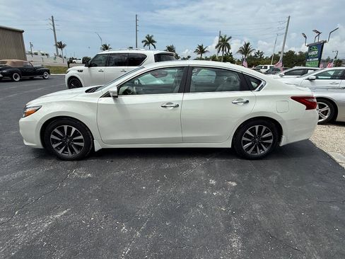 Used 2016 Nissan Altima 2.5 SV w/ Convenience Package FWD image 4