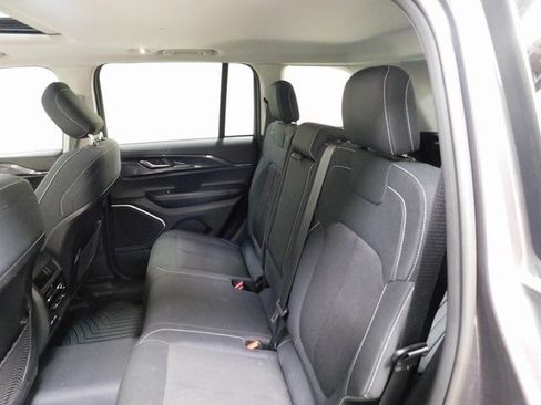 Used 2022 Jeep Grand Cherokee Laredo w/ Luxury Tech Group I image 10