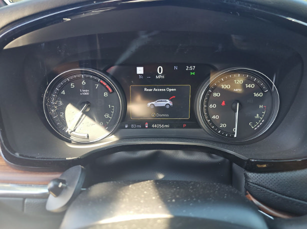 Used 2024 Cadillac XT5 Premium Luxury w/ Technology Package FWD image 4
