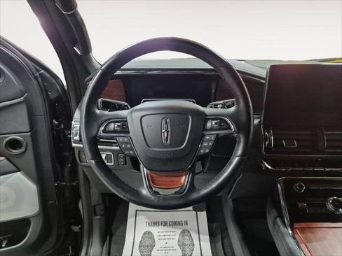Used 2022 Lincoln Navigator Reserve image 13