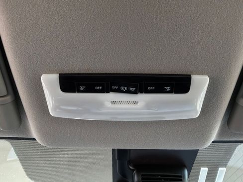 Used 2025 Nissan Versa SV FWD image 16