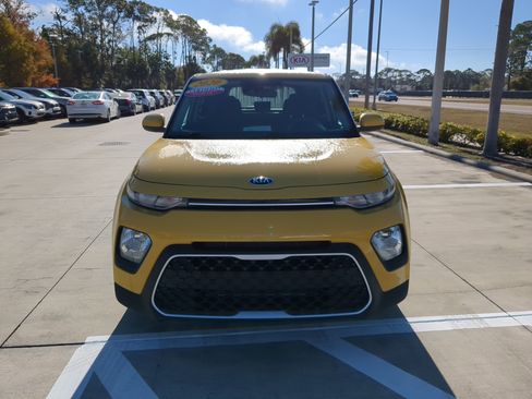 Certified 2020 Kia Soul S image 2