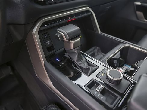 Used 2024 Toyota Tundra Limited image 24