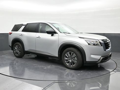 Used 2025 Nissan Pathfinder S FWD image 7